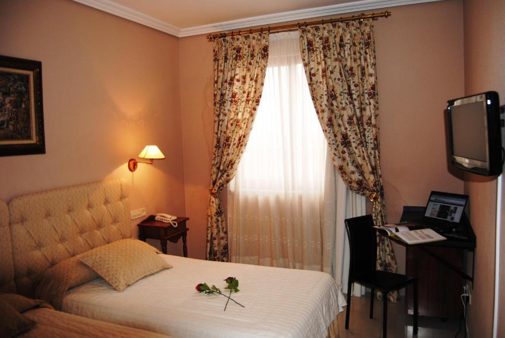 Cristina-Enea Hotel Valdeganga Ruang foto